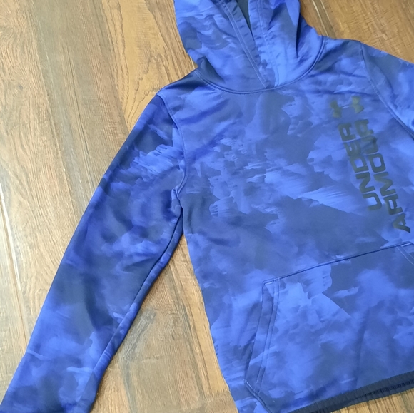 Blue Under Armour Loose ColdGear Boys sz YSM Sweatshirt w/hoodie - Picture 3 of 9